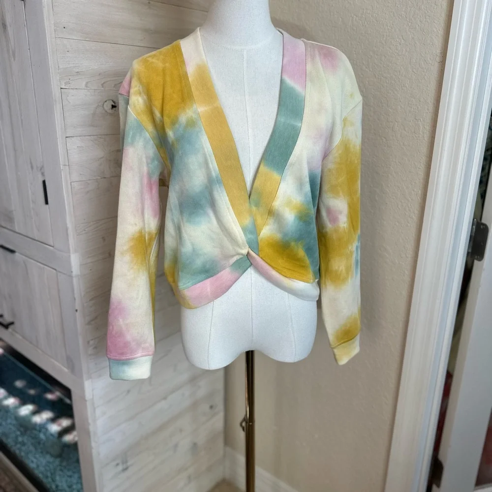 Current air NWOT size Small tie dye twist front‎ cropped sweatshirt